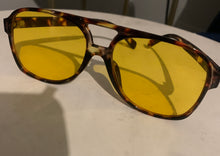 Tortoise Featherweight Frames Gold Lens