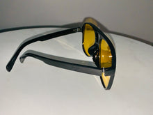 Sleek Black & Gold Featherweight Fashion Frames
